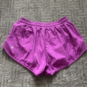 LULULEMON HOTTY HOT SHORTS 2.5”